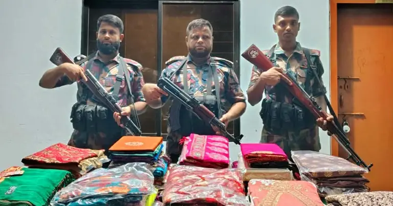 বিজিবির অভিযানে উদ্ধার শাড়ি, থ্রি-পিস ও কসমেটিক্স